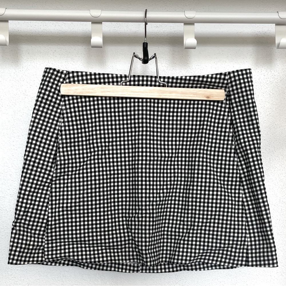 Mini Skirt - Urban Outfitters black and white mini skirt with pockets